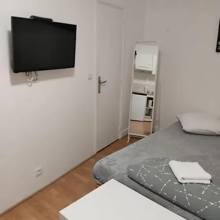 13 Apartment *